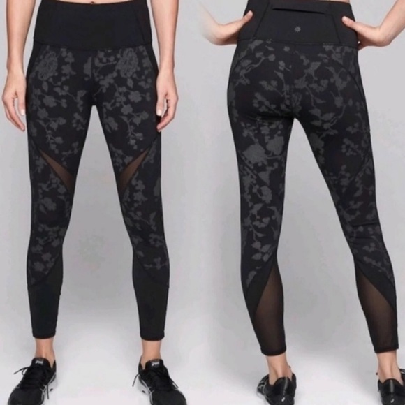 Athleta Pants - Athleta High Rise Precision Mesh Floral Camo
7/8 Leggings Size Medium M Pants